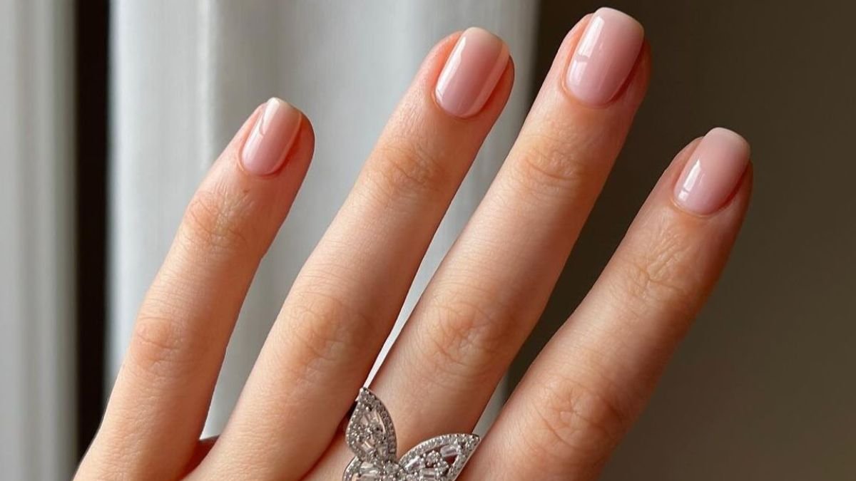 10 Syrup Nail Ideas That'll Always Be Stylish—From Refreshing Juicy Hues to Transparent Neutrals