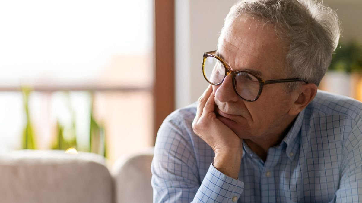 Psychology says people who are warm in public but distant in private aren’t being fake in either setting